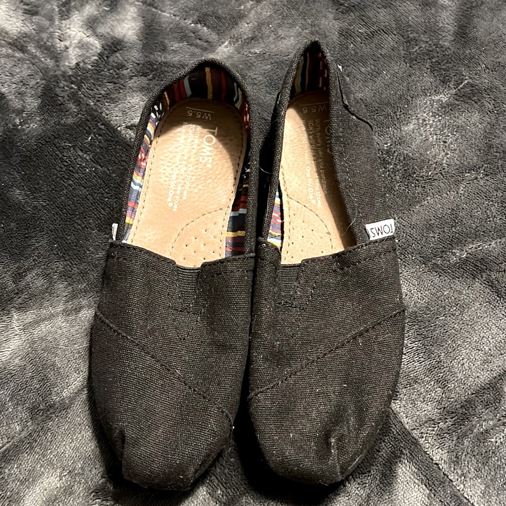Tom Slip- Ons Size 5.5